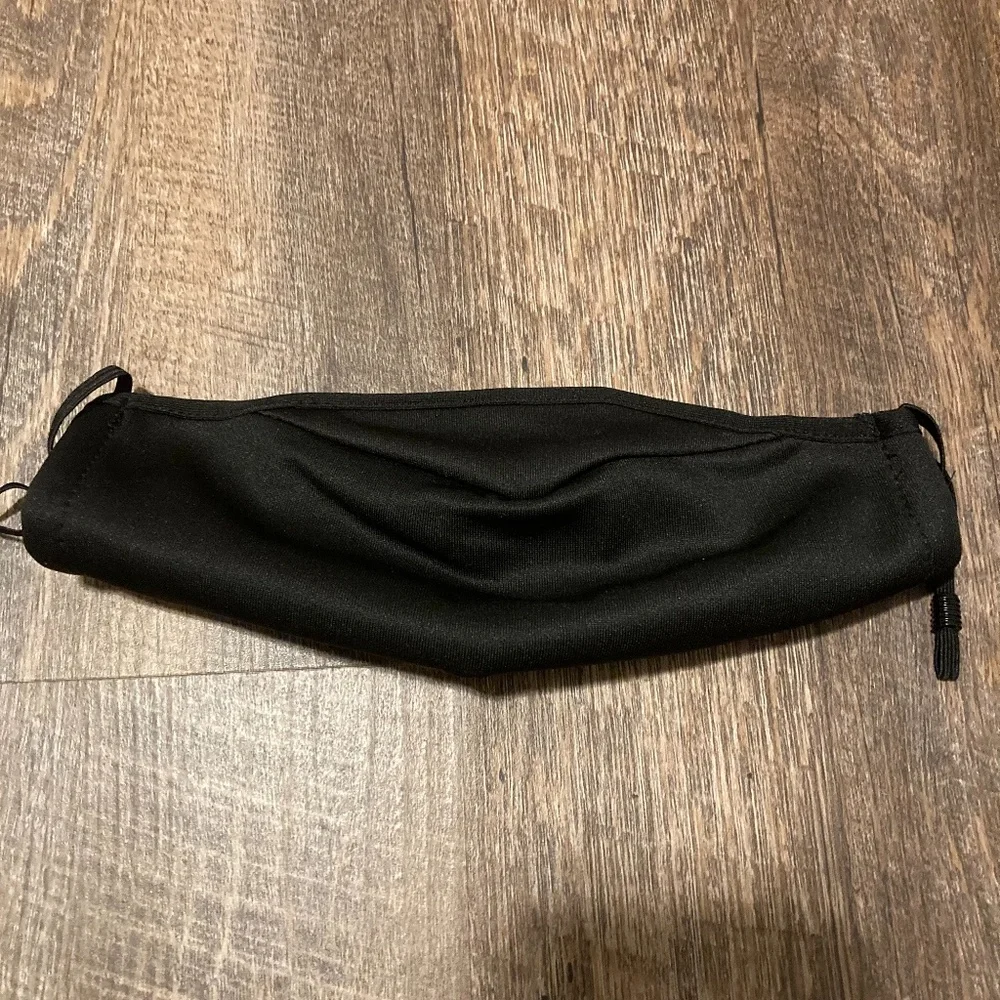 Black Adult Face Mask with Replaceable Filter, Adjustable, 1 Filter Included-New